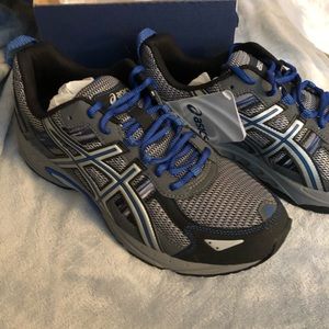 Men’s Asics tennishoes
